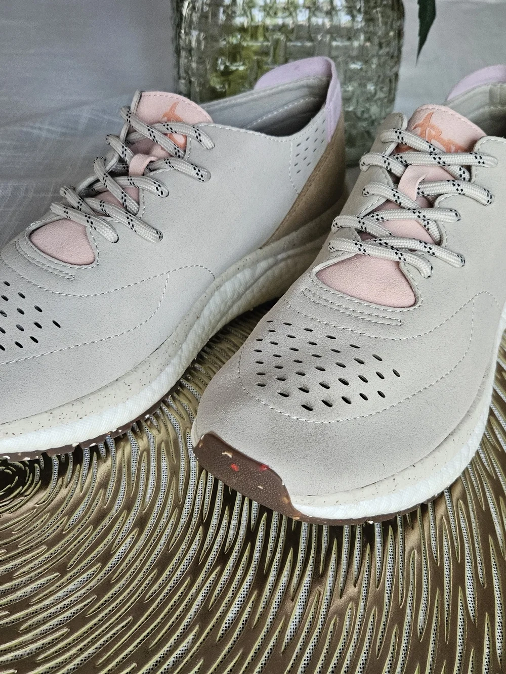 OTBT Free Beige Suede Athleisure Sneakers Women's Size 8.5 - Picture 3 of 12